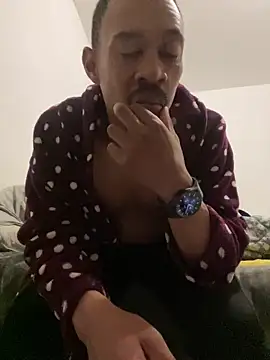 Snapshot of fitsexyman chatting on 12-21-25, 05:53 fitsexyman online show from 12-21-25, 05:53