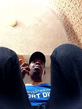 Snapshot of fitsexyman chatting on 01-13-26, 10:53 fitsexyman online show from 01-13-26, 10:53