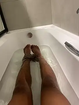 Snapshot of fitsexyman chatting on 03-27-26, 09:36 fitsexyman online show from 03-27-26, 09:36