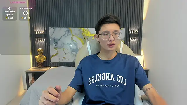 SantiagoRusso18 online show from 10-08-25, 12:36