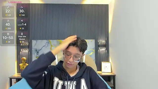 SantiagoRusso18 online show from 10-29-25, 12:07