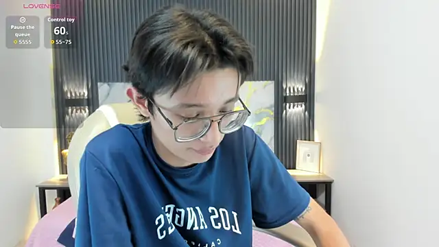 SantiagoRusso18 online show from 11-13-25, 03:38