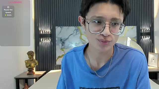 SantiagoRusso18 online show from 11-25-25, 02:00