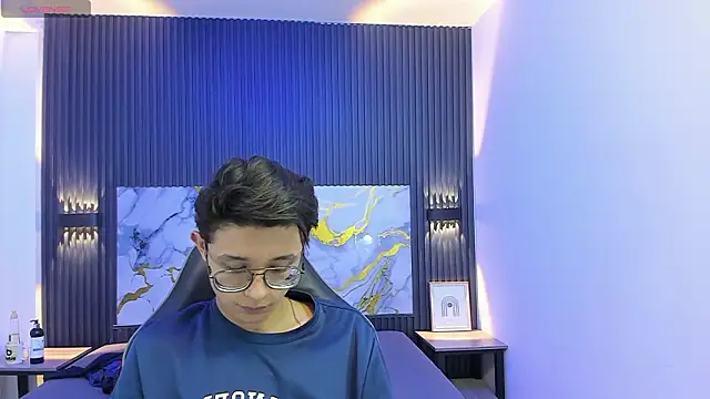 SantiagoRusso18 online show from 02-02-26, 08:07