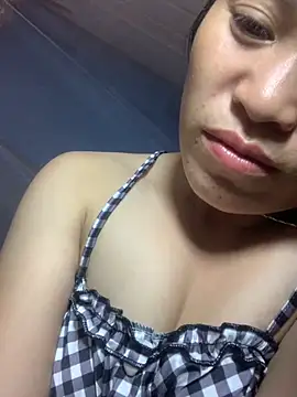 tuyetnhi-00 online show from 10-15-25, 01:55