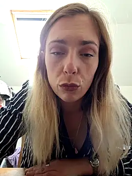 Snapshot of SexyAlya chatting on 09-26-25, 03:27 SexyAlya online show from 09-26-25, 03:27