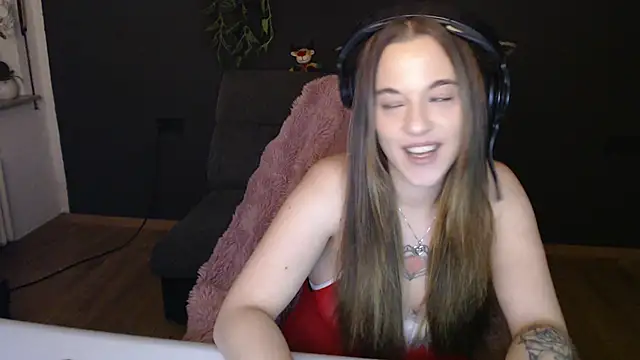 Luna Lynn online show from 11-29-25, 10:24