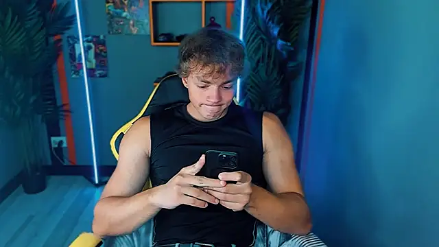 Snapshot of ChaseMuscular chatting on 09-20-25, 10:27 ChaseMuscular online show from 09-20-25, 10:27