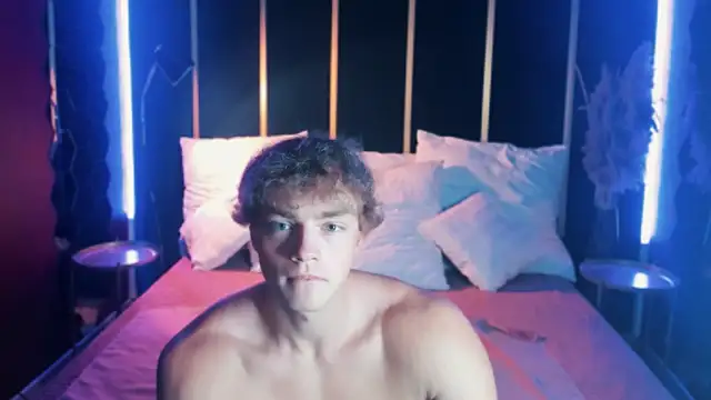 Snapshot of ChaseMuscular chatting on 09-21-25, 10:28 ChaseMuscular online show from 09-21-25, 10:28