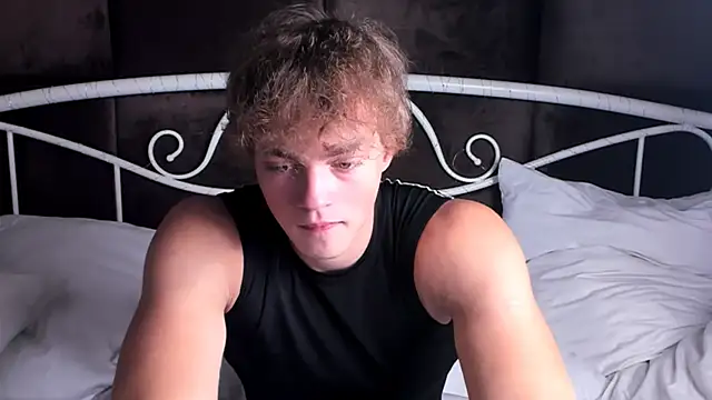 Snapshot of ChaseMuscular chatting on 09-25-25, 10:30 ChaseMuscular online show from 09-25-25, 10:30