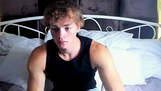 Snapshot of ChaseMuscular chatting on 10-10-25, 10:36 ChaseMuscular online show from 10-10-25, 10:36