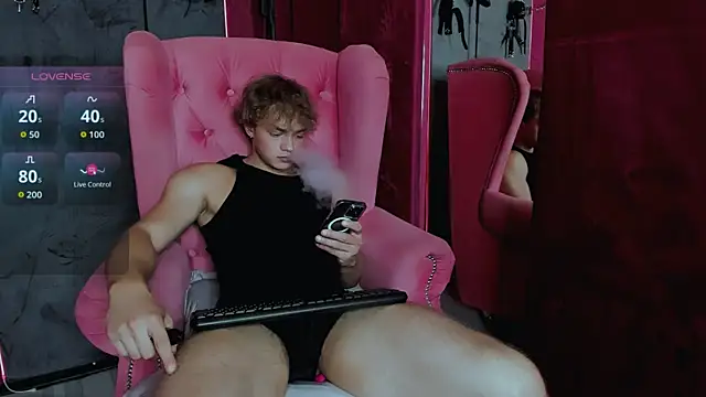 Snapshot of ChaseMuscular chatting on 10-11-25, 04:27 ChaseMuscular online show from 10-11-25, 04:27