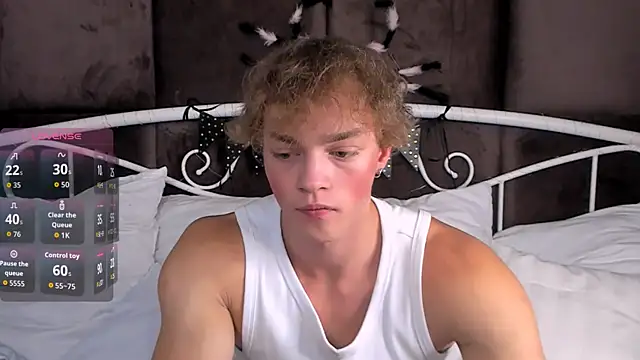 Snapshot of ChaseMuscular chatting on 10-25-25, 03:51 ChaseMuscular online show from 10-25-25, 03:51