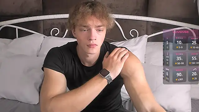 Snapshot of ChaseMuscular chatting on 11-08-25, 11:10 ChaseMuscular online show from 11-08-25, 11:10