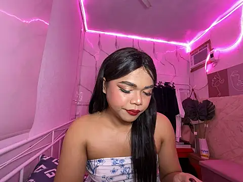 Snapshot of Sassy_lenarxx chatting on 10-20-25, 04:40 Sassy lenarxx online show from 10-20-25, 04:40