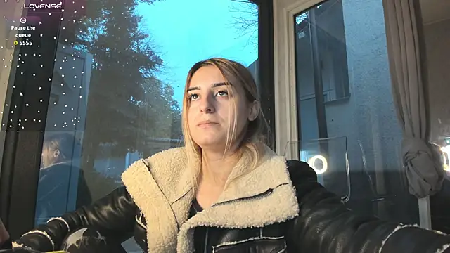 Ella Vee online show from 11-23-25, 06:02