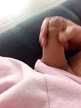 Snapshot of kirikou0644 chatting on 03-11-26, 04:24 kirikou0644 online show from 03-11-26, 04:24