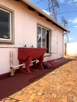 Snapshot of Melanin2002 chatting on 10-31-25, 11:44 Melanin2002 online show from 10-31-25, 11:44