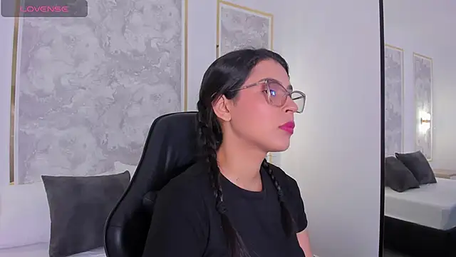 desireee  online show from 12-22-25, 05:32