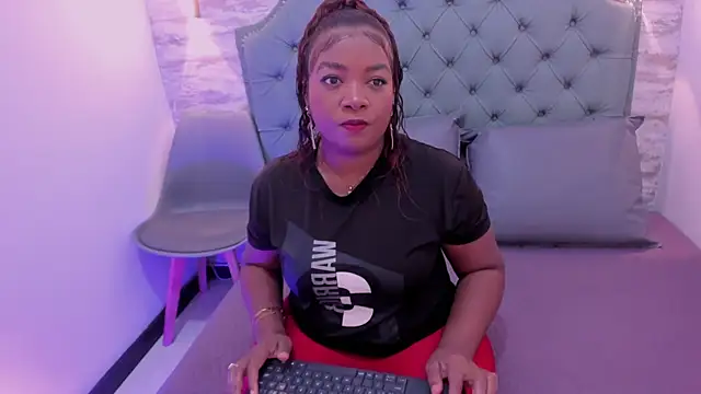 Snapshot of Afrodita_de_amor chatting on 10-20-25, 12:05 Afrodita de amor online show from 10-20-25, 12:05
