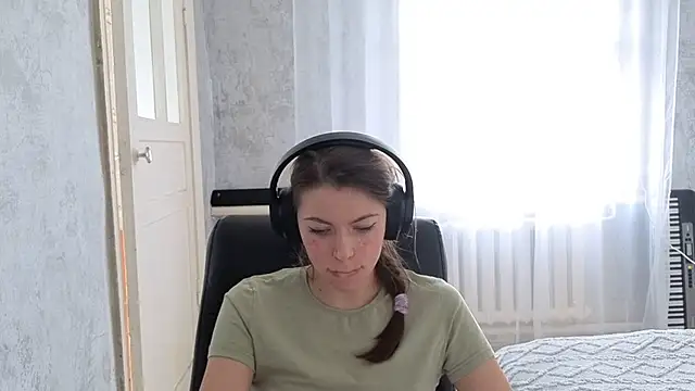 CutieAnny online show from 10-01-25, 04:18