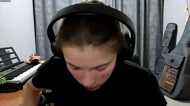 CutieAnny online show from 04-14-26, 08:15