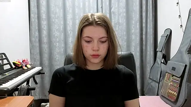 CutieAnny online show from 05-13-26, 08:16
