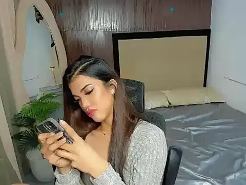 Snapshot of CassieSommereux chatting on 12-17-25, 05:35 CassieSommereux online show from 12-17-25, 05:35