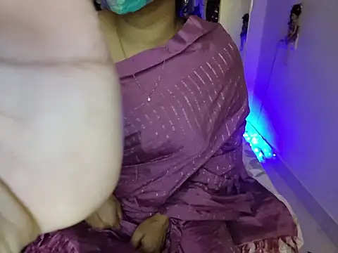Snapshot of hot_spicey chatting on 05-17-26, 04:58 hot spicey online show from 05-17-26, 04:58