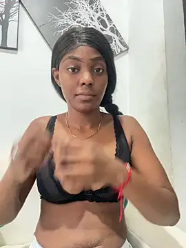 Snapshot of zaracollins01 chatting on 09-25-25, 08:23 zaracollins01 online show from 09-25-25, 08:23