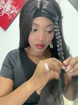 Snapshot of zaracollins01 chatting on 09-28-25, 03:45 zaracollins01 online show from 09-28-25, 03:45