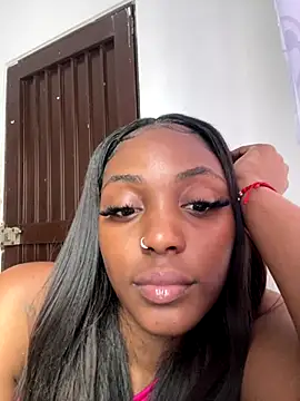 Snapshot of zaracollins01 chatting on 12-13-25, 10:15 zaracollins01 online show from 12-13-25, 10:15