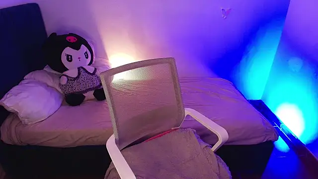 Snapshot of annie-russel chatting on 02-04-26, 09:26 annie-russel online show from 02-04-26, 09:26