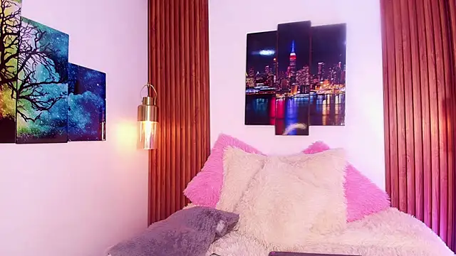 Snapshot of Emily_Vaughan chatting on 09-25-25, 03:21 Emily Vaughan online show from 09-25-25, 03:21