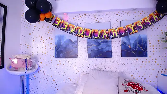 Snapshot of Emily_Vaughan chatting on 10-27-25, 04:16 Emily Vaughan online show from 10-27-25, 04:16