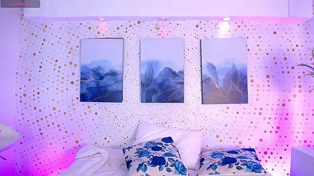 Snapshot of Emily_Vaughan chatting on 11-25-25, 03:28 Emily Vaughan online show from 11-25-25, 03:28