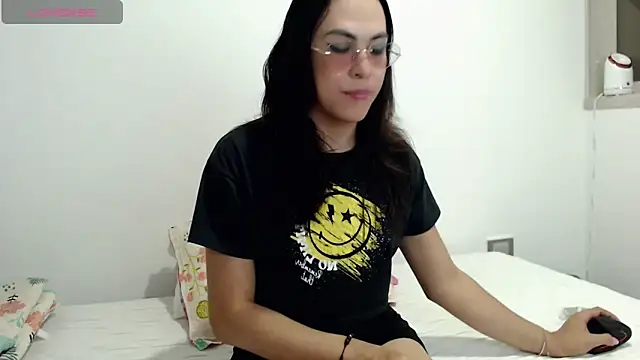 Snapshot of missblu chatting on 04-10-26, 02:28 missblu online show from 04-10-26, 02:28