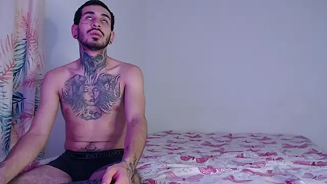 Snapshot of Tyler2y_luna chatting on 11-06-25, 03:40 Tyler2y luna online show from 11-06-25, 03:40