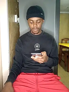 Snapshot of Hluga_25 chatting on 09-13-25, 06:18 Hluga 25 online show from 09-13-25, 06:18