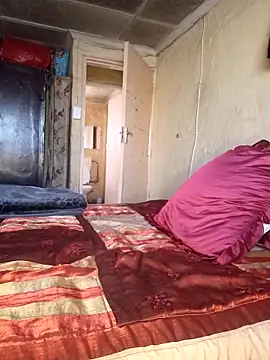 Snapshot of Hluga_25 chatting on 11-20-25, 04:01 Hluga 25 online show from 11-20-25, 04:01