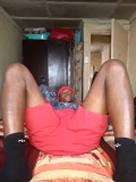 Snapshot of Hluga_25 chatting on 11-28-25, 09:45 Hluga 25 online show from 11-28-25, 09:45