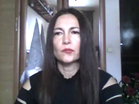 Snapshot of Cyreluna chatting on 11-04-25, 12:15 Cyreluna online show from 11-04-25, 12:15