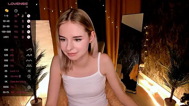 Snapshot of LillianShine chatting on 11-06-25, 12:17 LillianShine online show from 11-06-25, 12:17