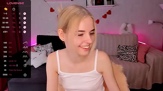 Snapshot of LillianShine chatting on 12-05-25, 12:03 LillianShine online show from 12-05-25, 12:03