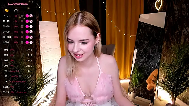 Snapshot of LillianShine chatting on 04-25-26, 07:55 LillianShine online show from 04-25-26, 07:55