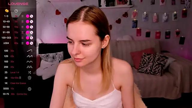 Snapshot of LillianShine chatting on 05-29-26, 07:17 LillianShine online show from 05-29-26, 07:17