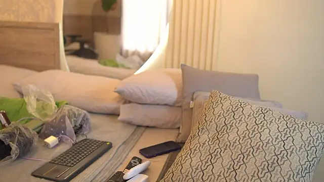 Tayler Kim online show from 10-30-25, 07:03