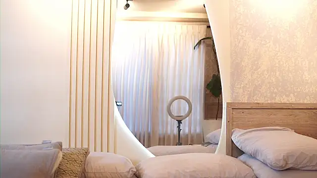 Tayler Kim online show from 11-08-25, 07:34