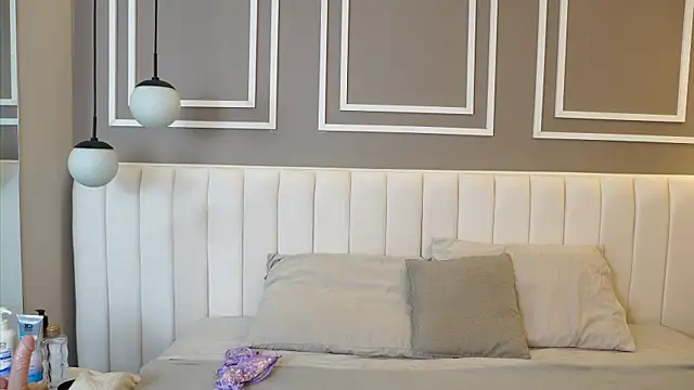 Tayler Kim online show from 11-14-25, 08:29