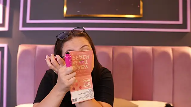 Tayler Kim online show from 12-19-25, 07:32